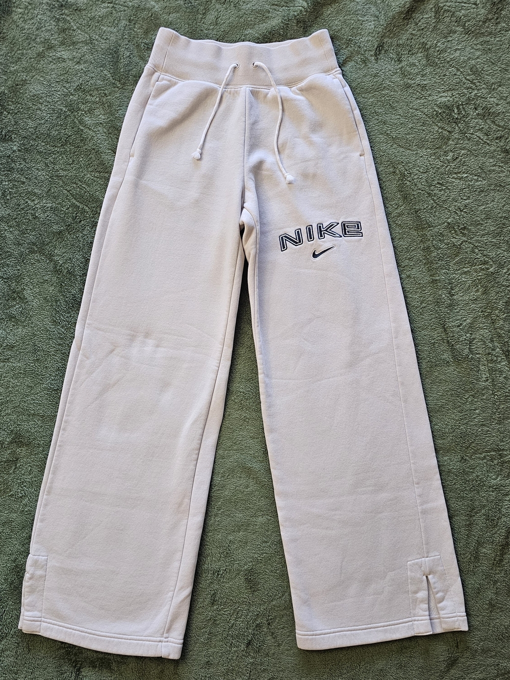 Nike High Waisted Wide Leg Sweatpants Women's Cream W Navy Lettering Like New